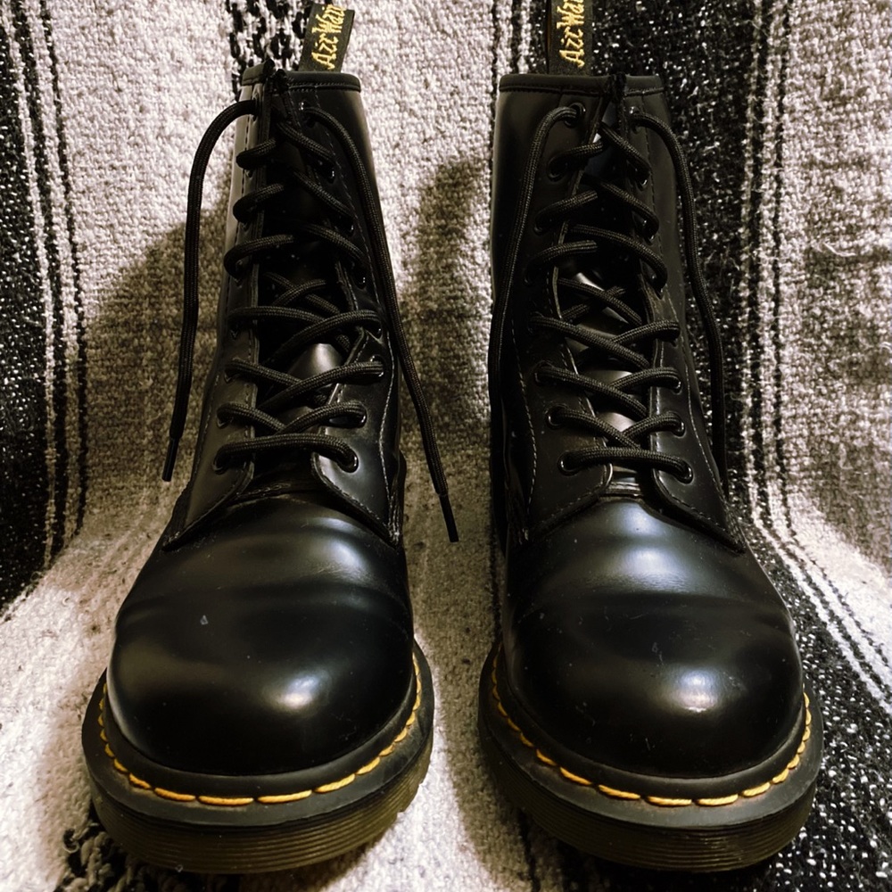 1460 WOMEN’S SMOOTH LEATHER LACE UP BOOTS
